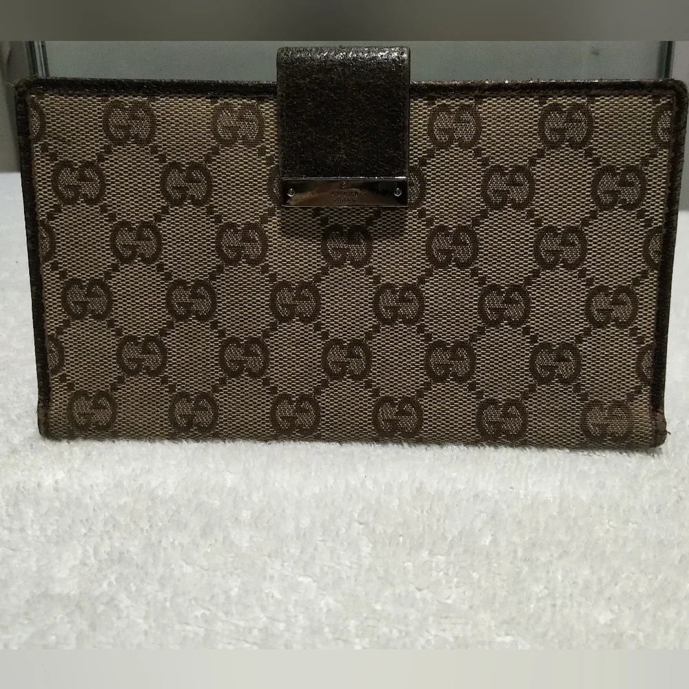 Authentic Gucci GG Dark Brown Leather Wallet
